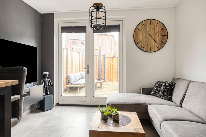 Photo 9 of Julianastraat 8-A