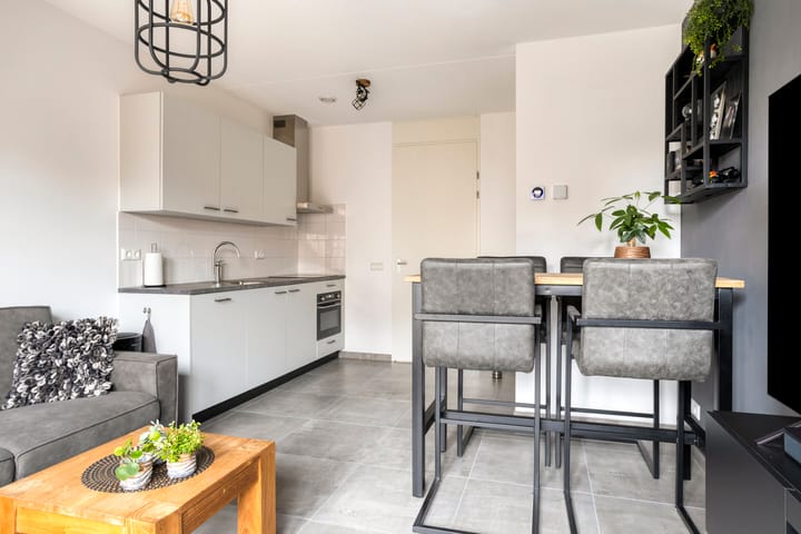 Photo 11 of Julianastraat 8-A