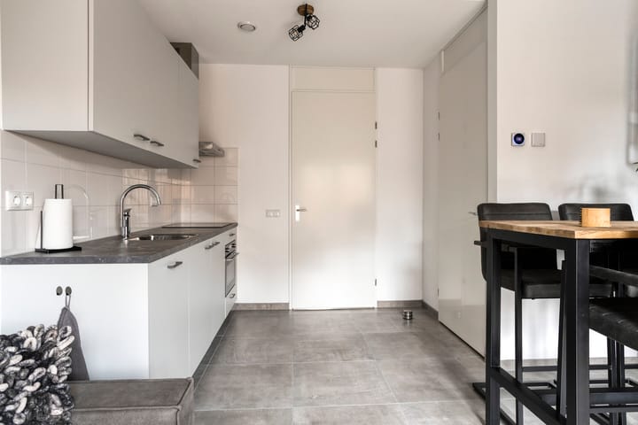 Photo 12 of Julianastraat 8-A