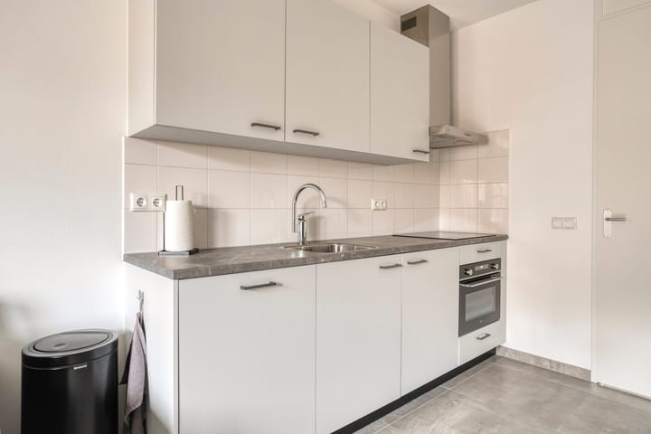 Photo 13 of Julianastraat 8-A