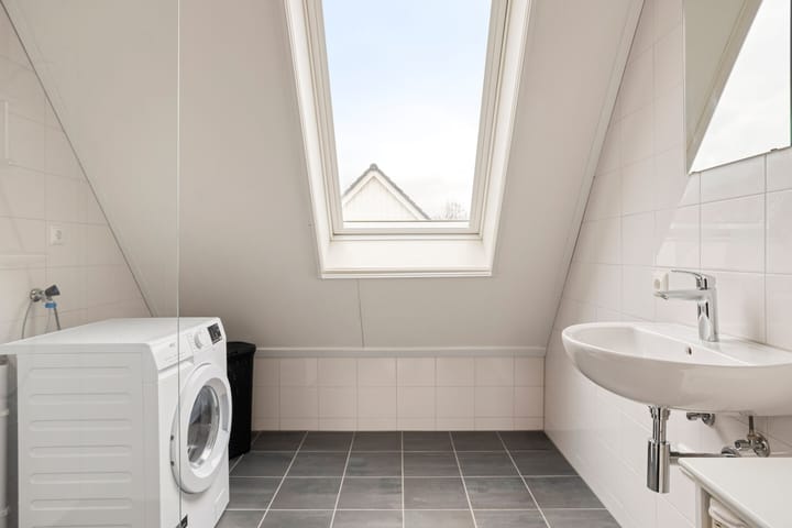 Photo 15 of Julianastraat 8-A