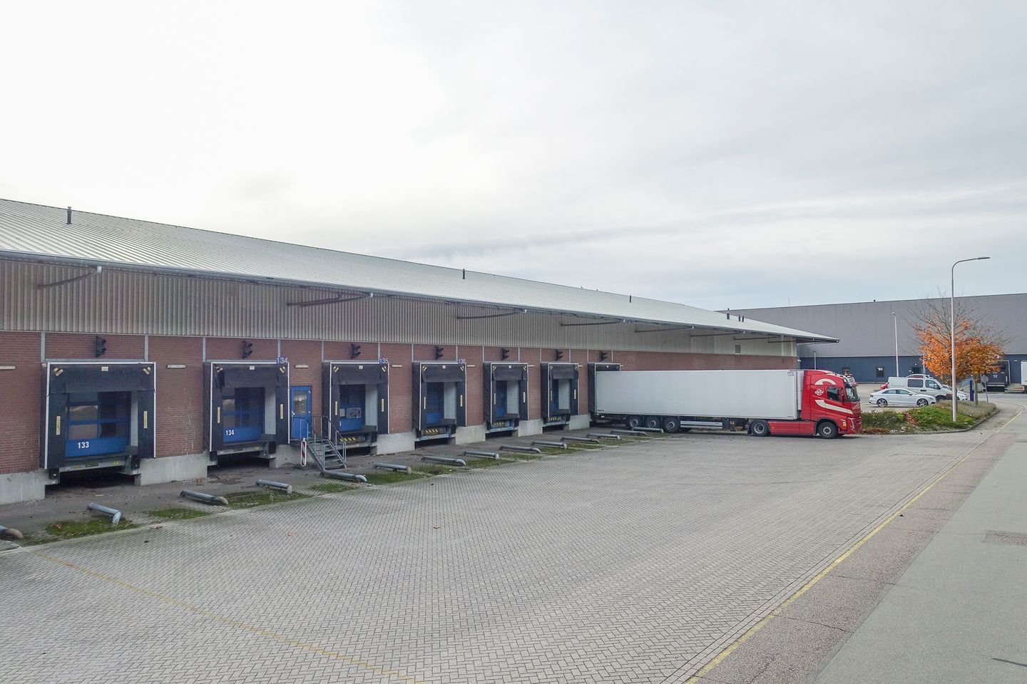 View photo 2 of Venrayseweg 108