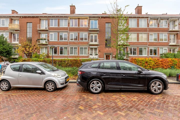 Photo 2 of Moddermanstraat 28