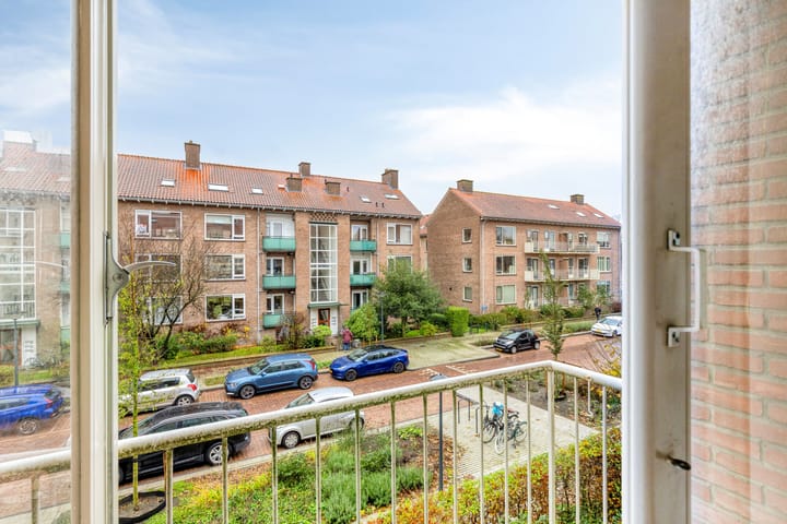 Photo 10 of Moddermanstraat 28