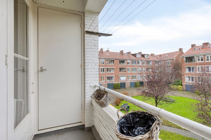 Photo 12 of Moddermanstraat 28