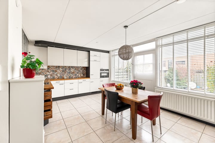 Photo 12 of Suze Groeneweglaan 100