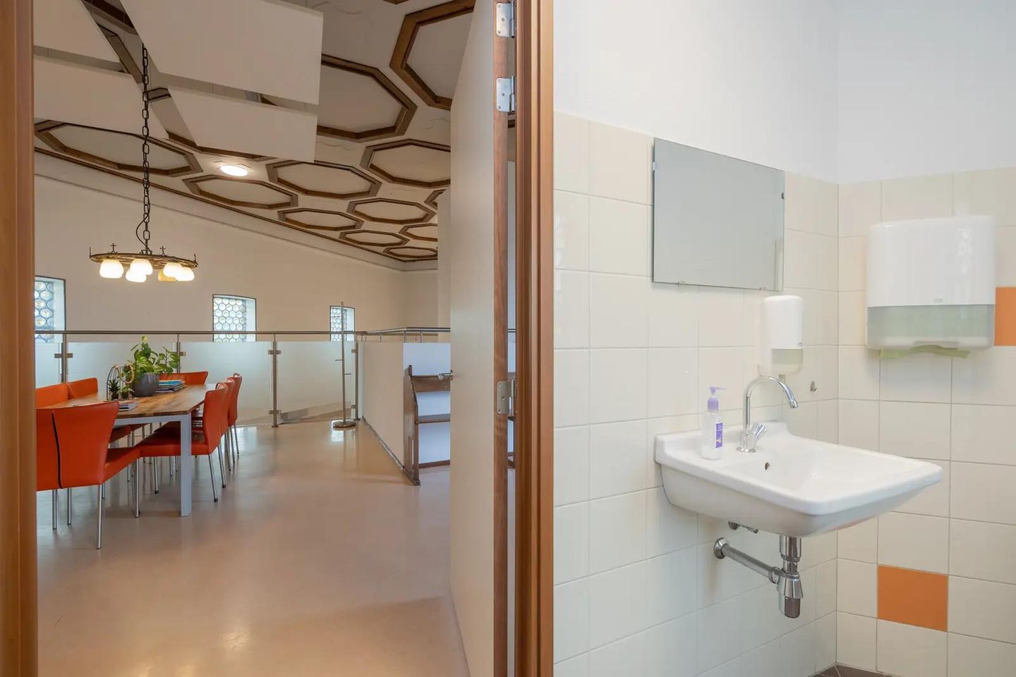 View photo 4 of Oranjelaan 96-B