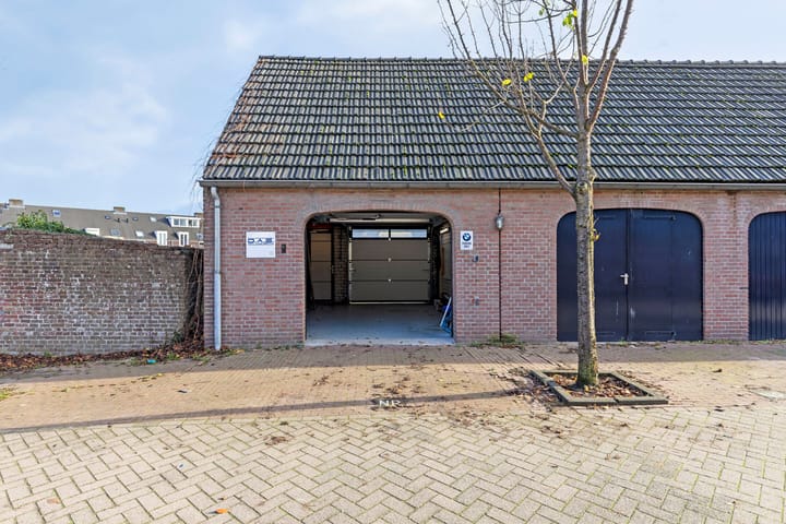 Photo 8 of Julianastraat 35