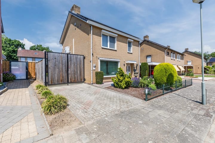 Foto 2 van Rijnaakstraat 10