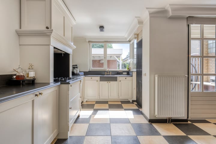 Photo 3 of Haringvliet 6