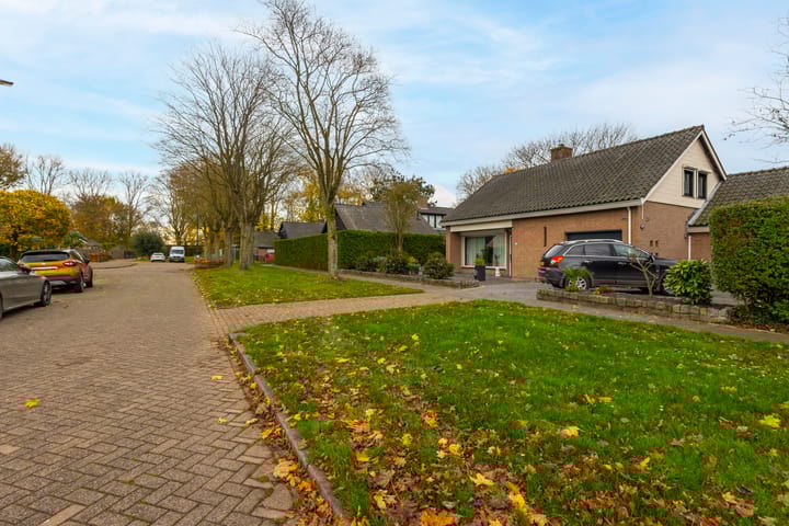 Photo 9 of Warmondstraat 13