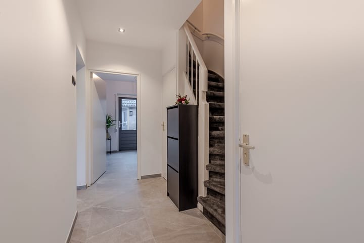 Photo 10 of Warmondstraat 13