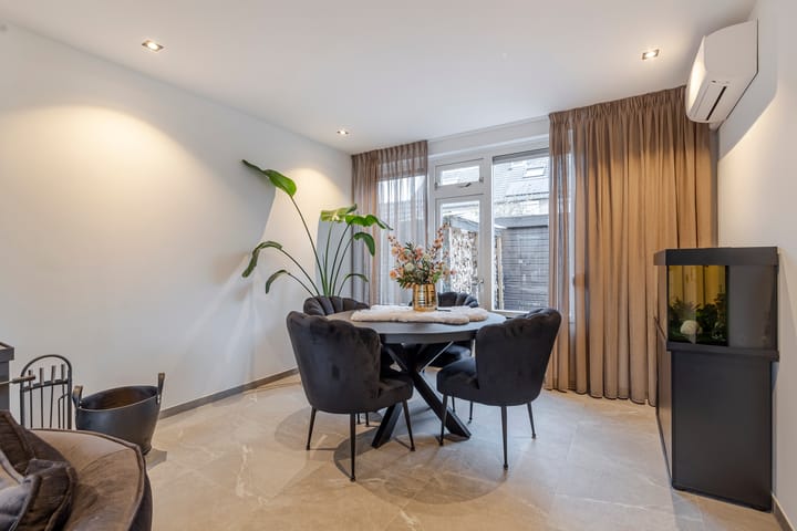 Photo 12 of Warmondstraat 13