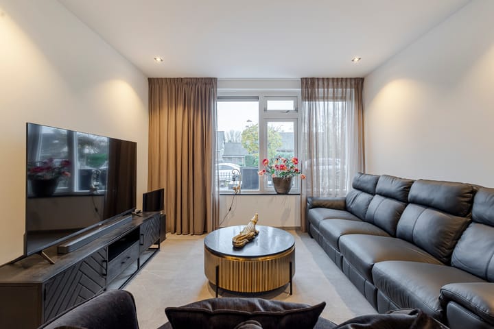 Photo 13 of Warmondstraat 13