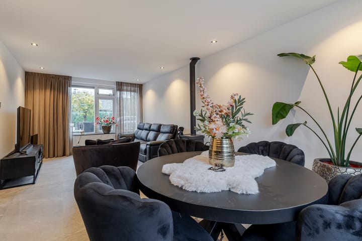 Photo 14 of Warmondstraat 13