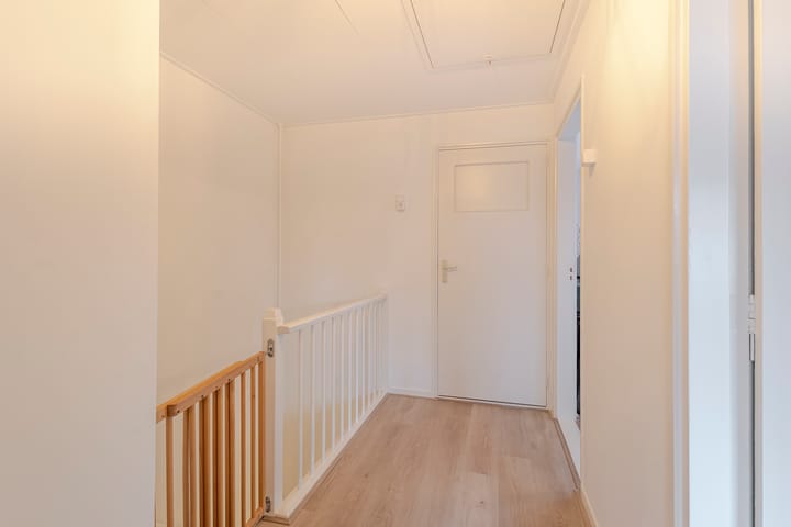 Photo 22 of Warmondstraat 13