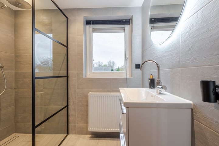 Photo 23 of Warmondstraat 13