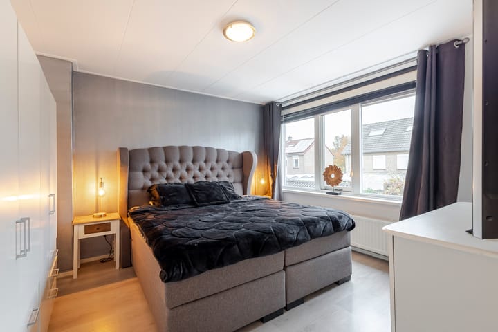 Photo 27 of Warmondstraat 13