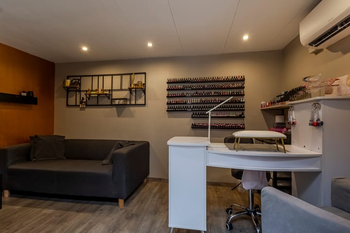 Photo 32 of Warmondstraat 13