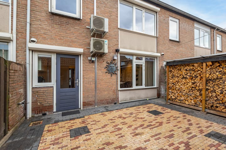 Photo 35 of Warmondstraat 13