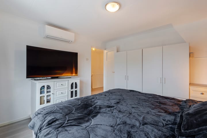 Photo 28 of Warmondstraat 13