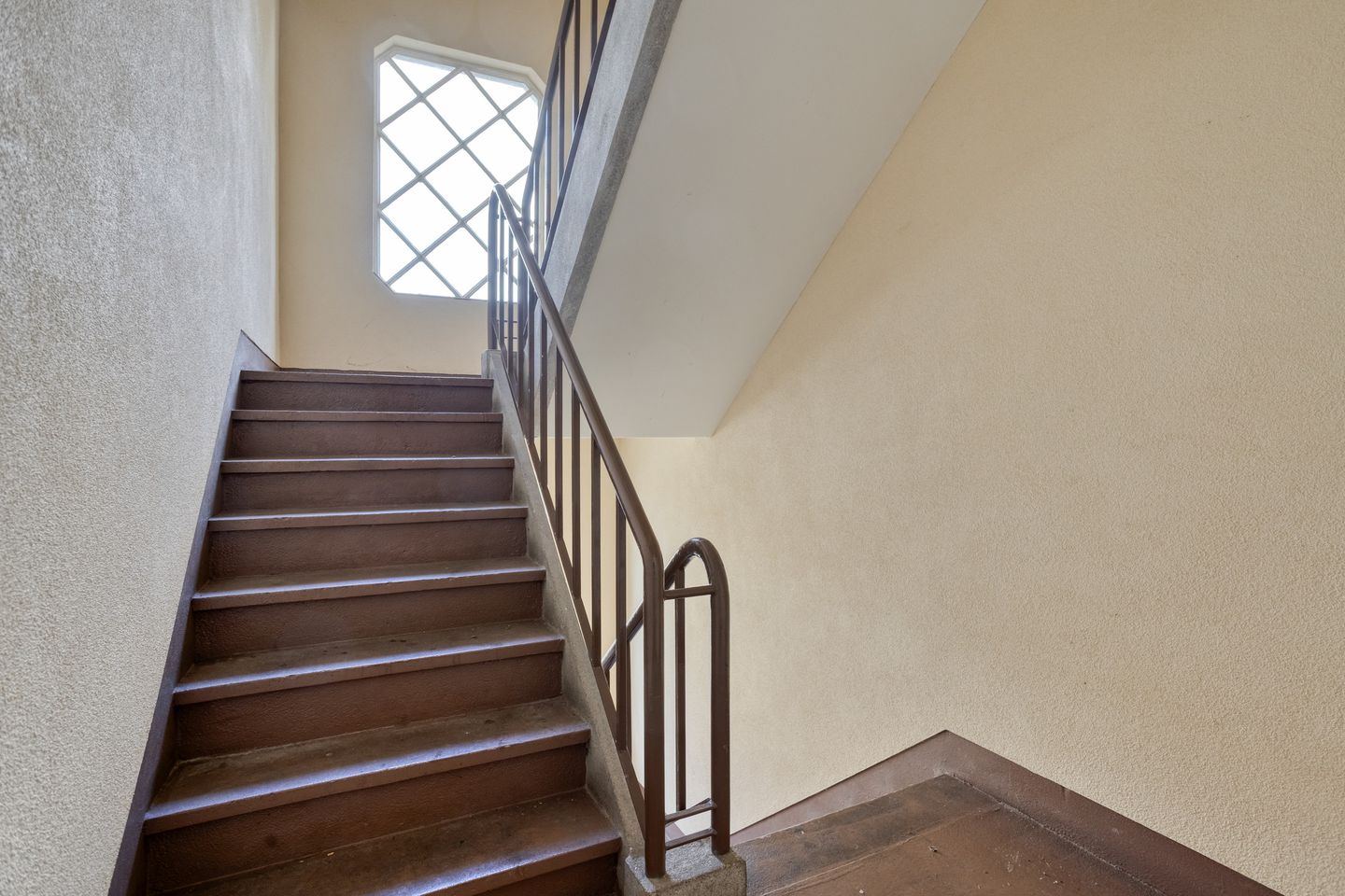 Photo 10 of Huissensestraat 46-2