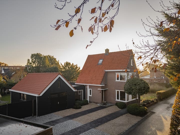 Photo 44 of Paulina van Weellaan 1