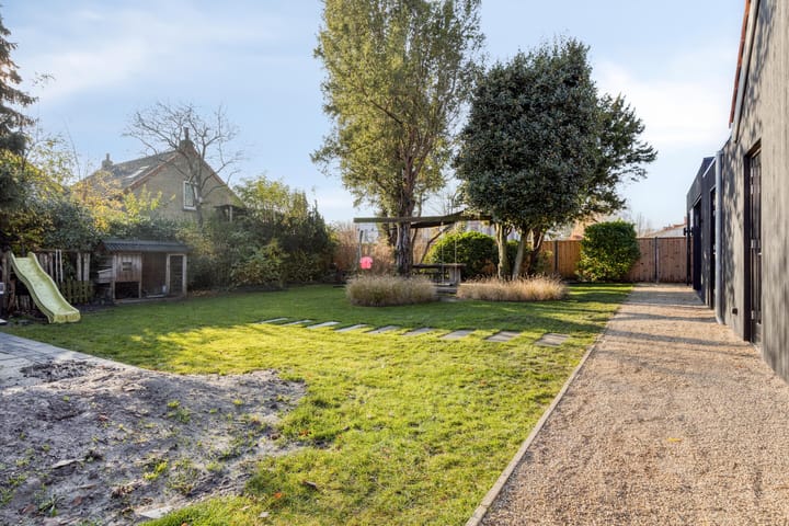 Photo 42 of Paulina van Weellaan 1