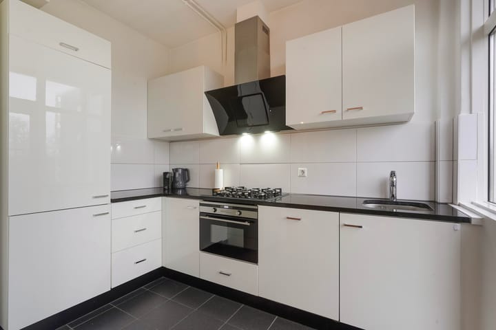 Photo 3 of Resedastraat 38