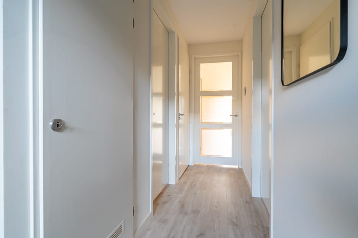 Photo 11 of Antillenstraat 2-5