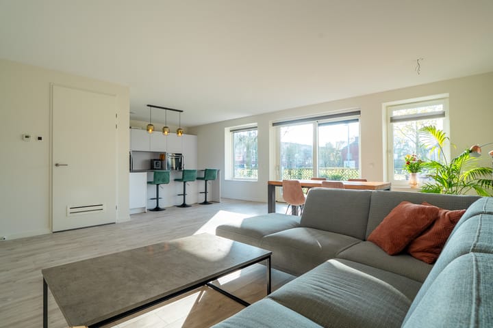 Photo 12 of Antillenstraat 2-5