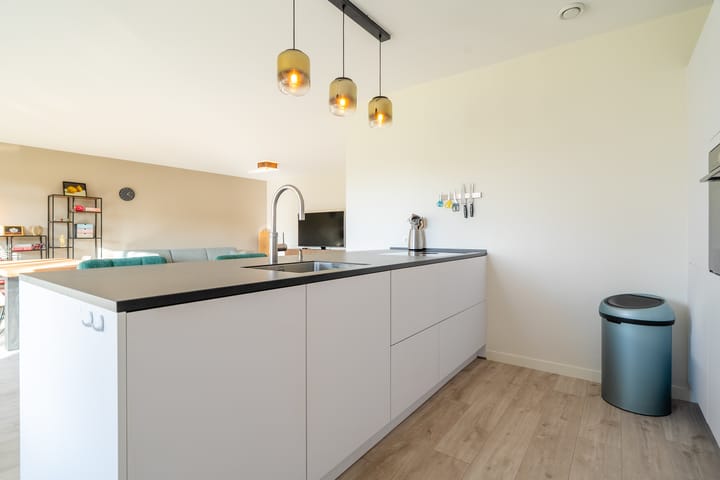 Photo 14 of Antillenstraat 2-5