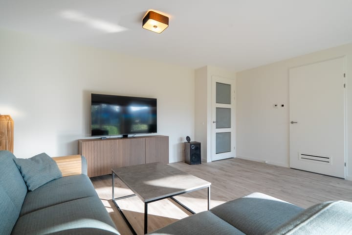 Photo 24 of Antillenstraat 2-5