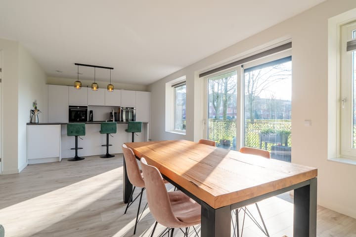 Photo 17 of Antillenstraat 2-5