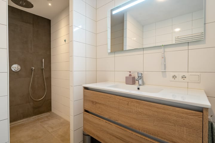 Photo 35 of Antillenstraat 2-5