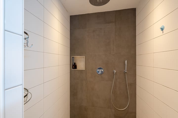 Photo 36 of Antillenstraat 2-5