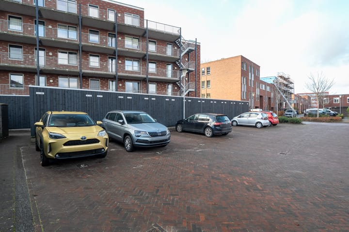 Photo 40 of Antillenstraat 2-5