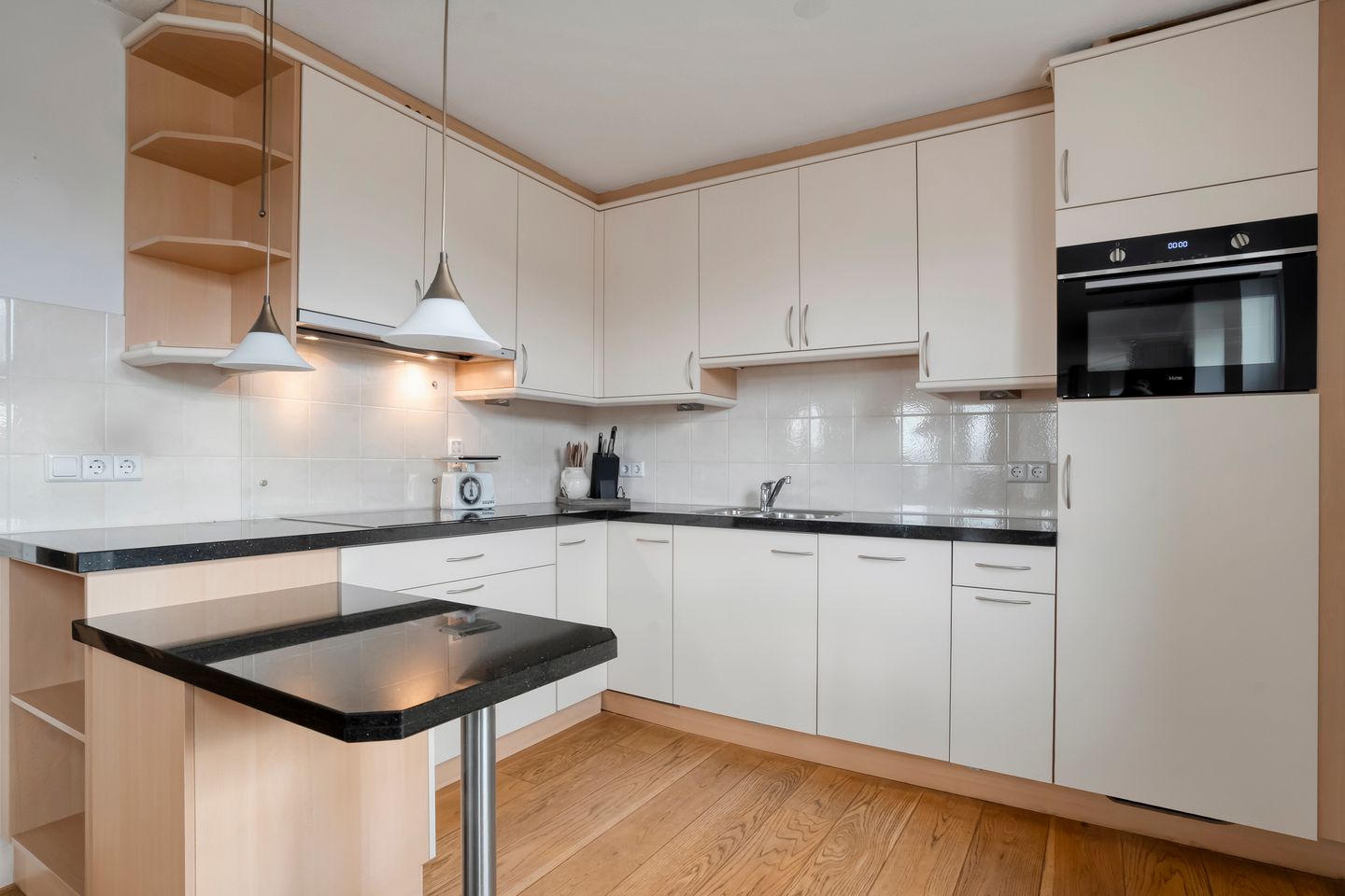 Photo 14 of Prins Hendrikstraat 42