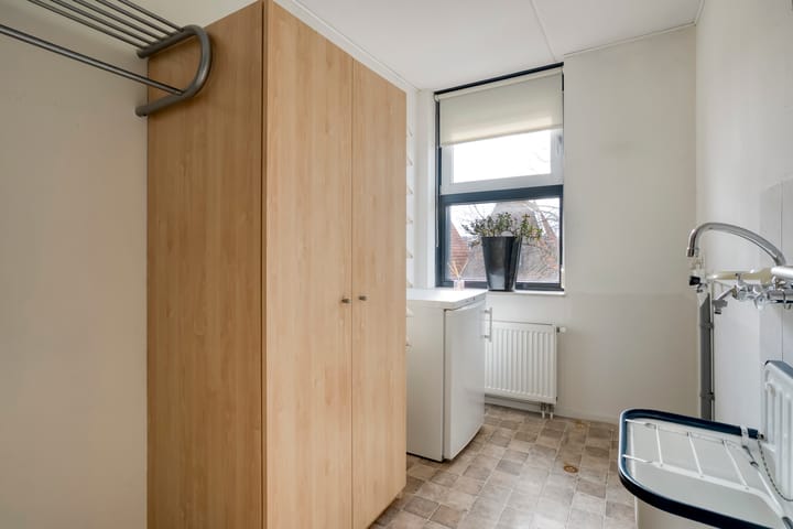 Photo 21 of Prins Hendrikstraat 42