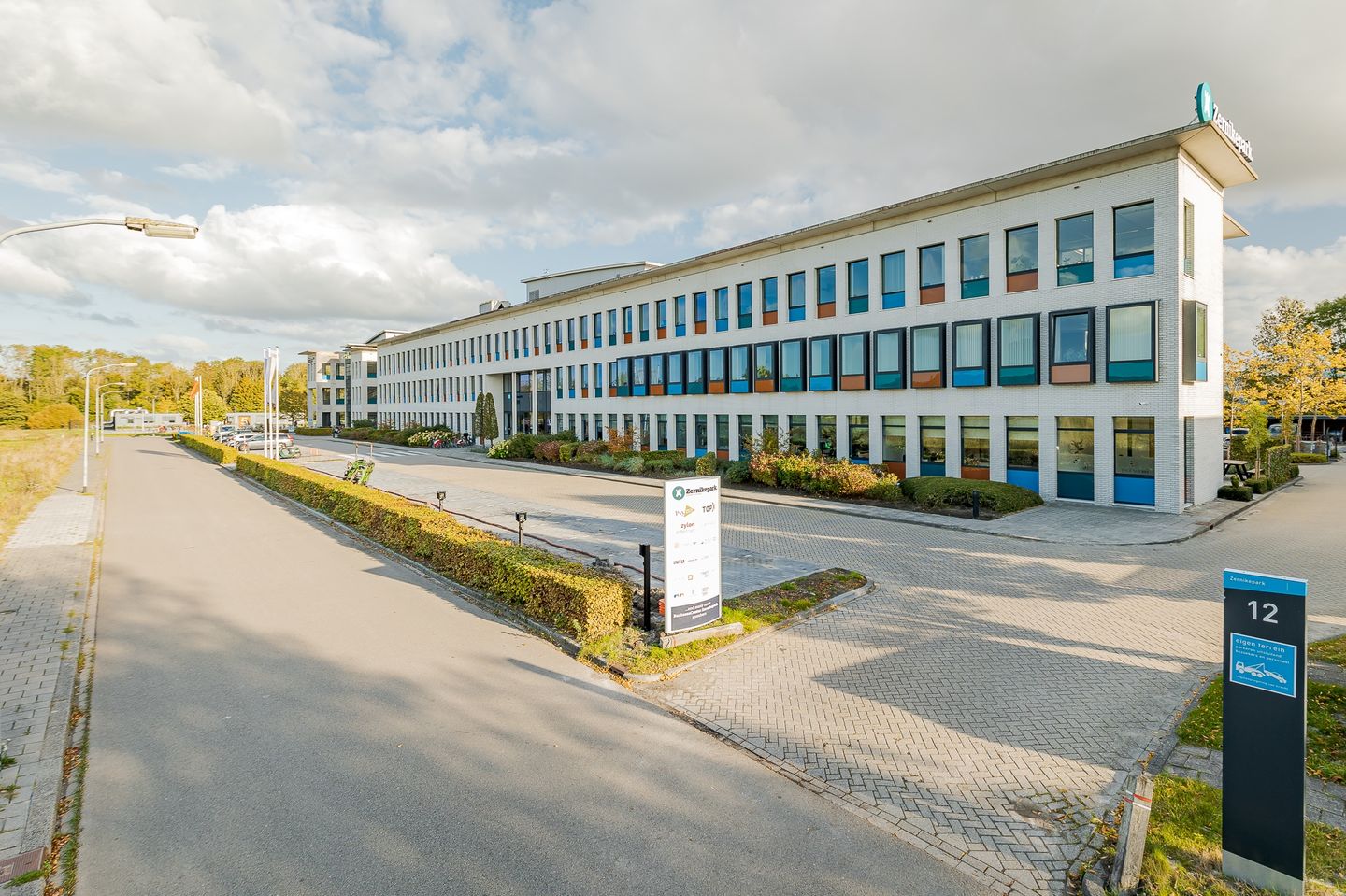 Bekijk foto 1 van Zernikepark 12