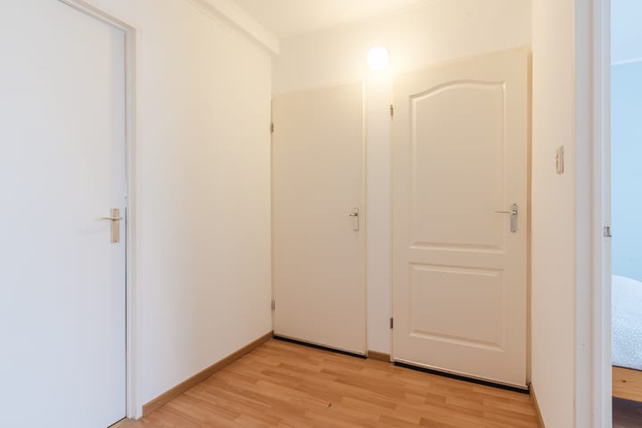 Photo 15 of Bugelstraat 2