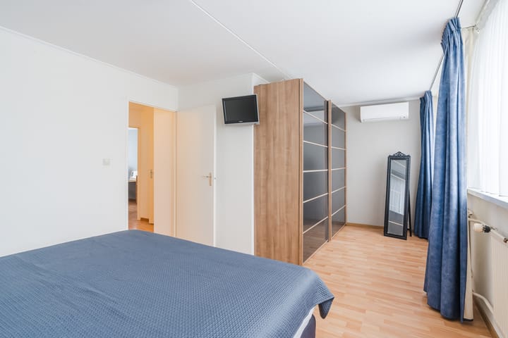 Photo 16 of Bugelstraat 2