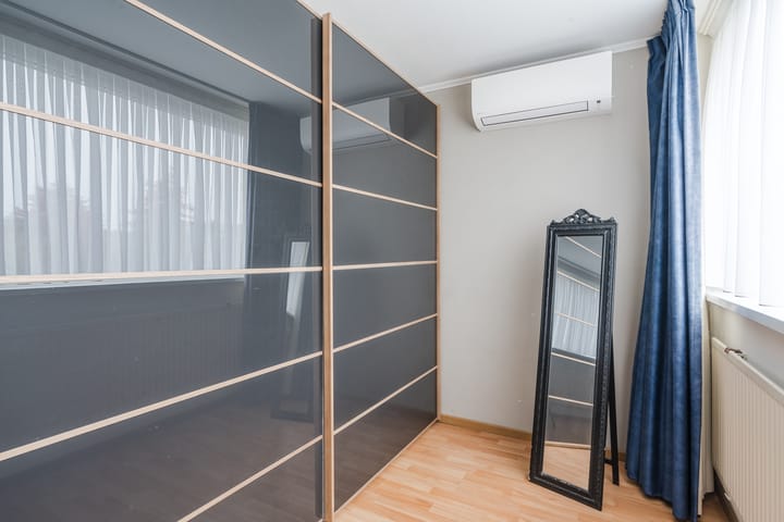 Photo 18 of Bugelstraat 2