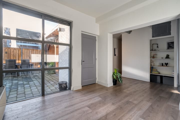 Foto 23 van Van Haeringenstraat 89