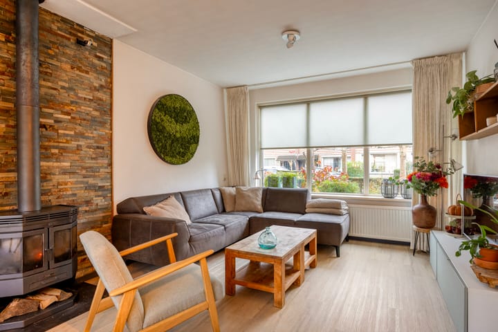 Photo 2 of Leliestraat 7