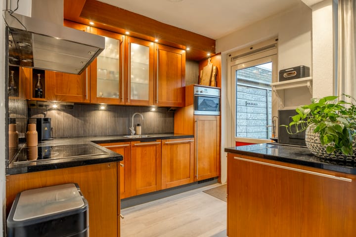 Photo 3 of Leliestraat 7