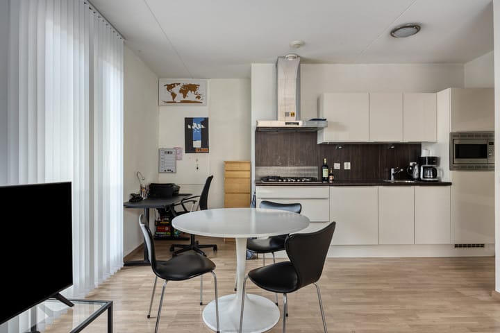 Photo 13 of Pieter Zeemanstraat 1-25