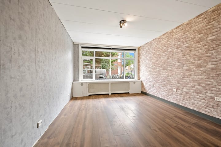 Photo 2 of Elise van Calcarstraat 49