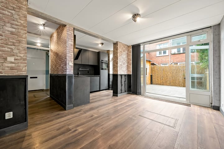 Photo 5 of Elise van Calcarstraat 49