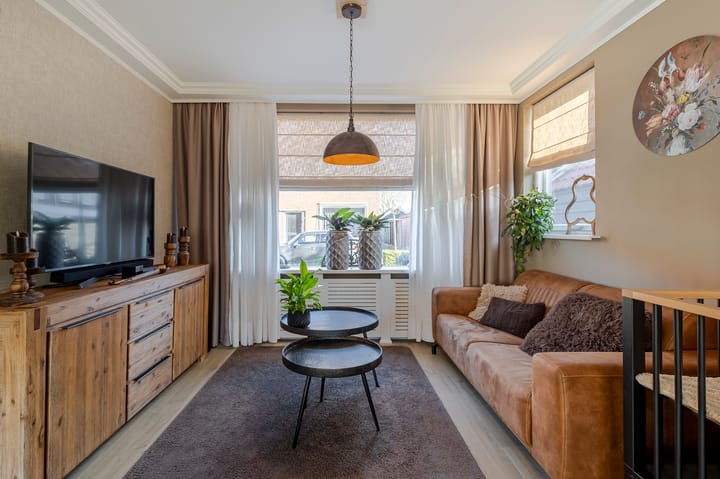 Photo 6 of Van Ruysdaelstraat 2